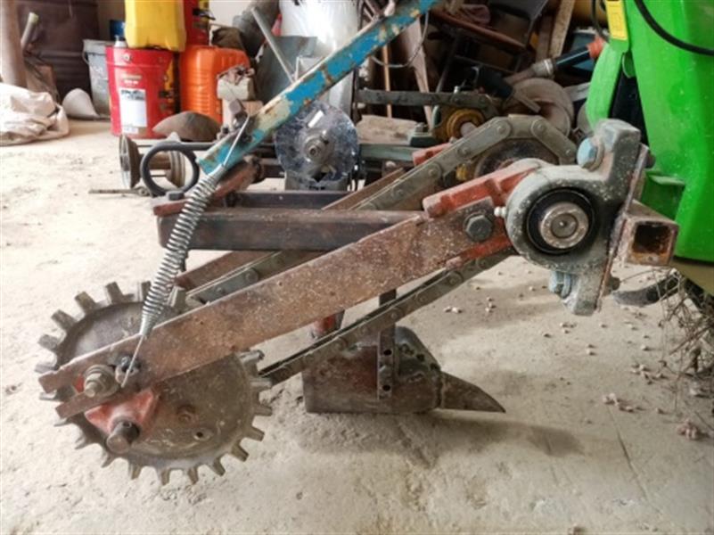 Design and manufacture of a small seeder
